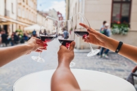 Waarom smaakt je wijn op vakantie zoveel lekkerder dan thuis?